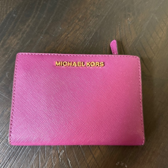 Michael Kors Wallet with removable CC holder - Picture 1 of 6